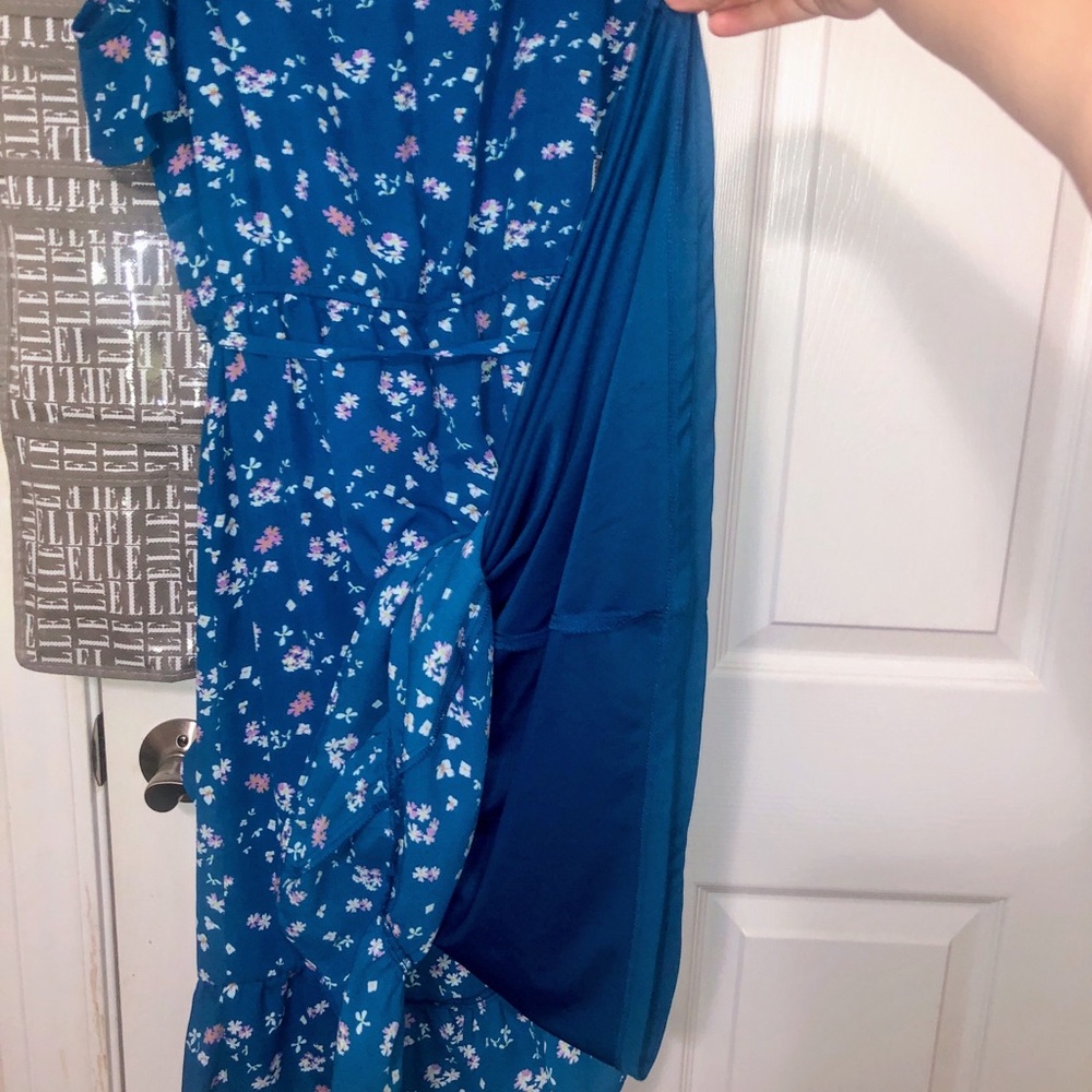 Cold-Shoulder Floral Dress 🌸💙 - Picture 10 of 13